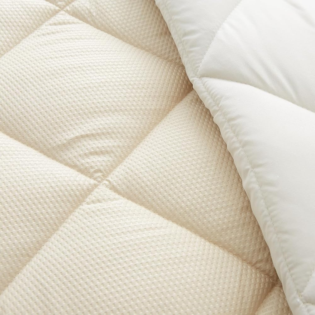 Novotextil- Couette bicolore.  microfibre. Densité 350gr/m2 Biege