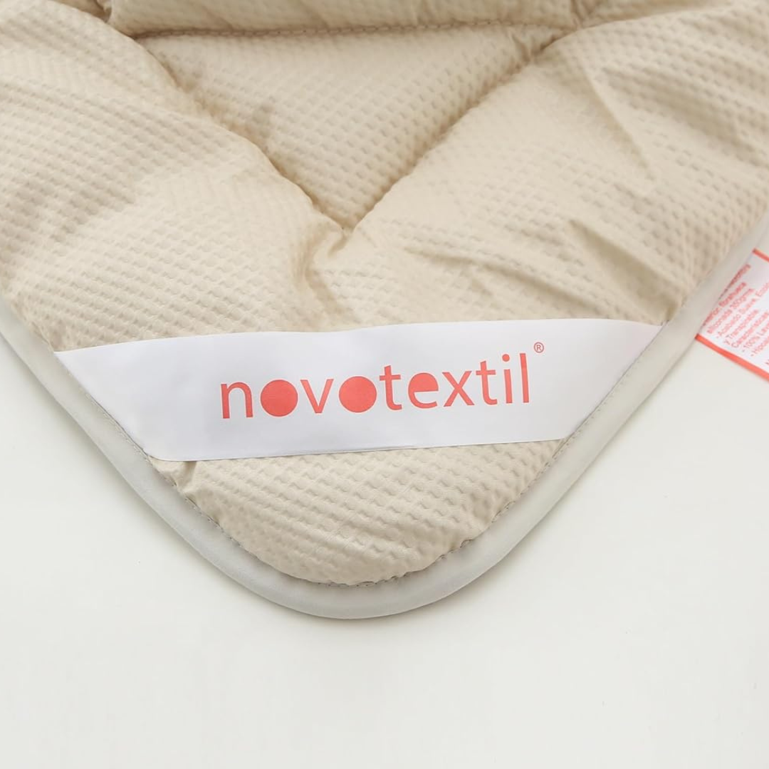 Novotextil- Couette bicolore.  microfibre. Densité 350gr/m2 Biege