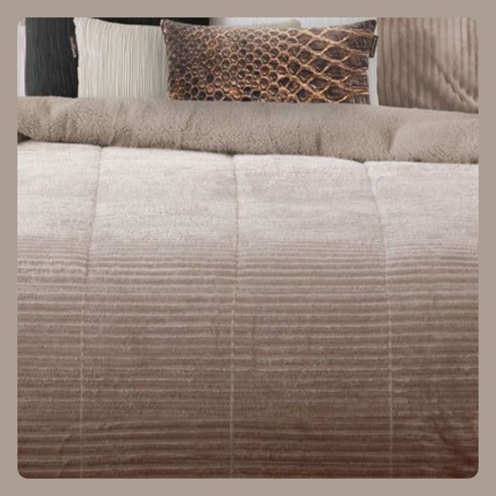,couette biege,Couette Manterol lines beige degrade , Couette doudou ,Couette doudou degrade rose,Couette Manterol Lines Rose degrade,Couette Doudou degrade , couette chaud , Couette Manterol Lines Gris degrade ,soft warm comforter, grey gradient duvet, winter bedding 2025, winter bedding 2026,